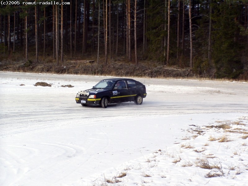 Opel Kadett jääradalla