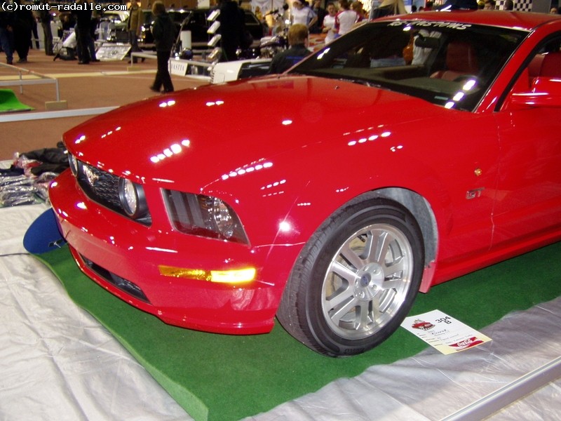 Punainen Mustang