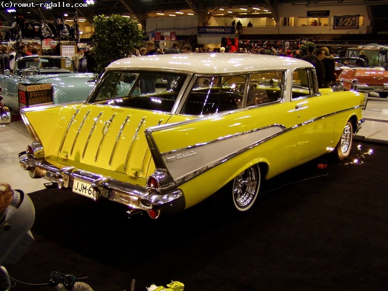 Keltainen Chevrolet Bel Air Wagon