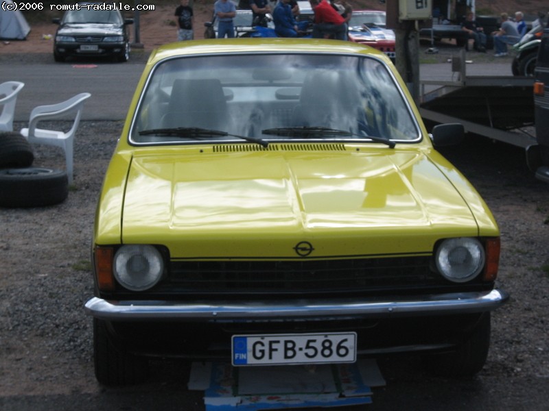 Keltainen Opel Kadett C