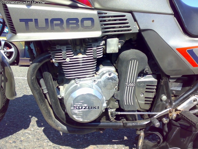 Suzuki XN85 Turbo moottori