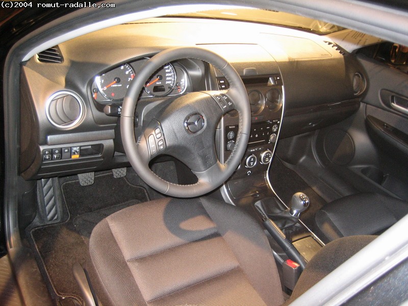 Uuden Mazdan ohjaamo ja hallintalaitteet