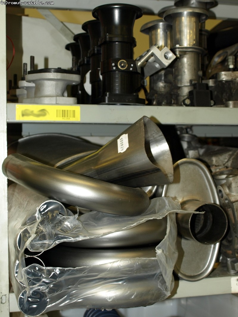 Hengittävyyttä. Special motorsin läppärungot ja Marteliuksen j-putkisarja pakosarjan tekoa varten.