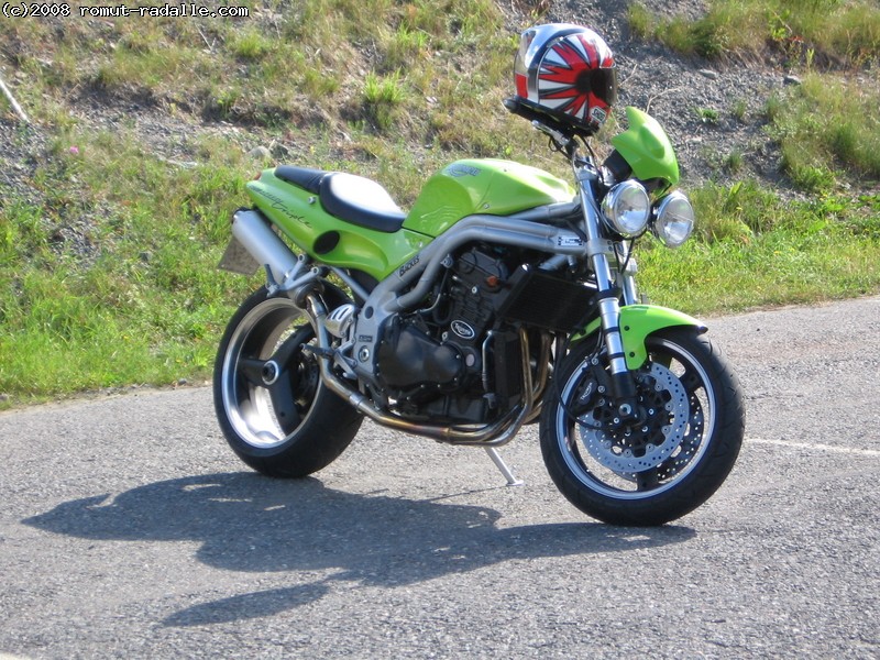 Vihreä Triumph moottoripyörä
