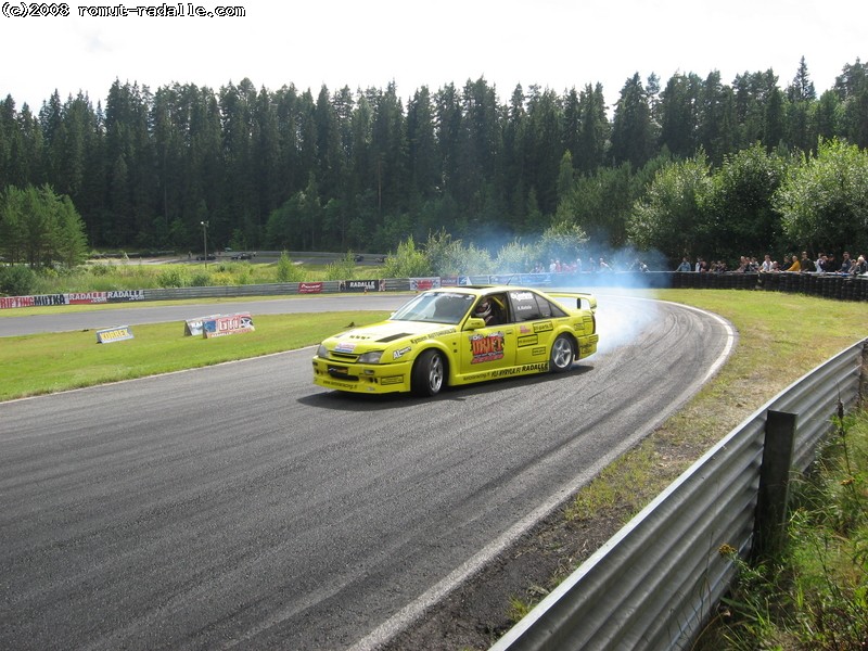 Keijo Ketola, keltainen Opel Omega Drifting-kilpa-auto
