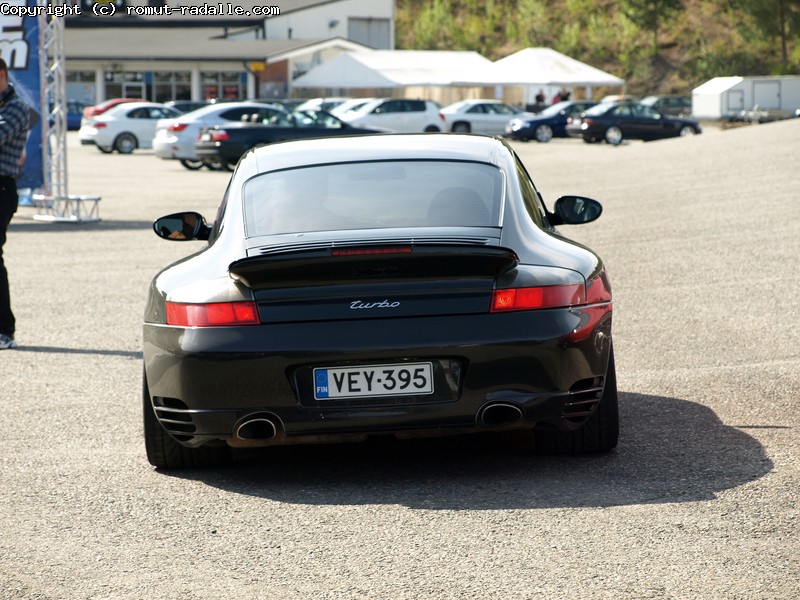 Musta Porsche 911 turbo