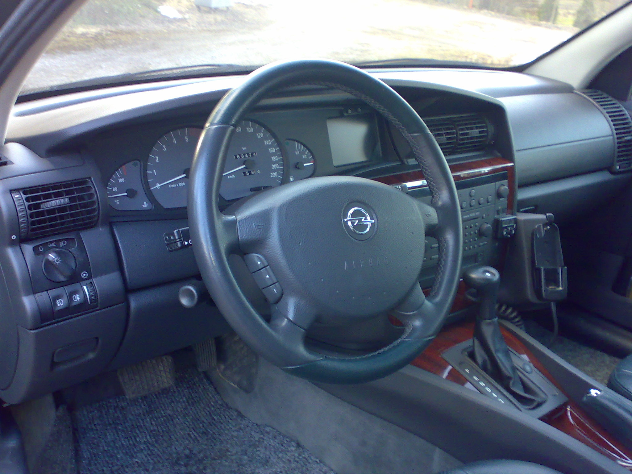 Opel Omega B 2002, Omegan ohjaamo
