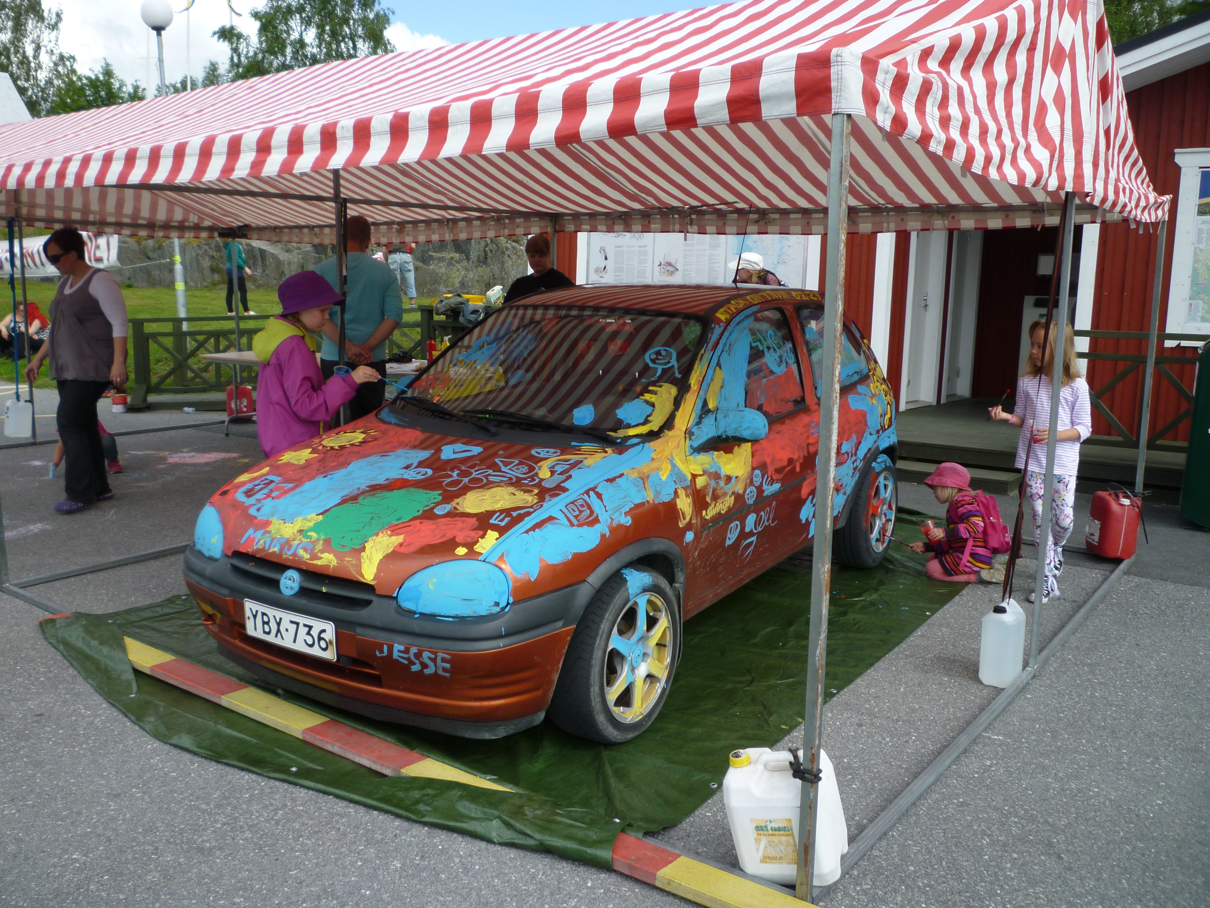 Fintoys kesÃ¤tapahtuma 10-12.7.2015 Merikarvia, Muksuille auton maalausta :)