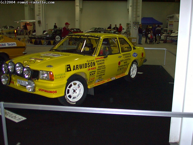 Keltainen Opel Ascona