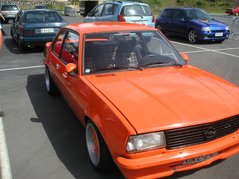Oranssi Opel Ascona