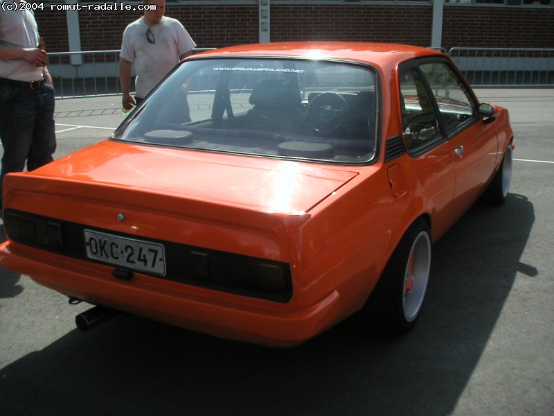 Oranssi Opel Ascona