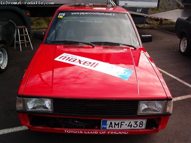 Toyota Corolla DX KE70, punainen