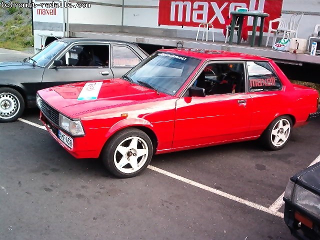 Punainen DX-Corolla KE70