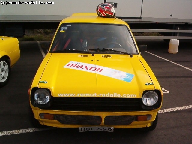 Keltainen Toyota Starlet