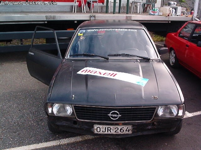 Musta Opel Ascona
