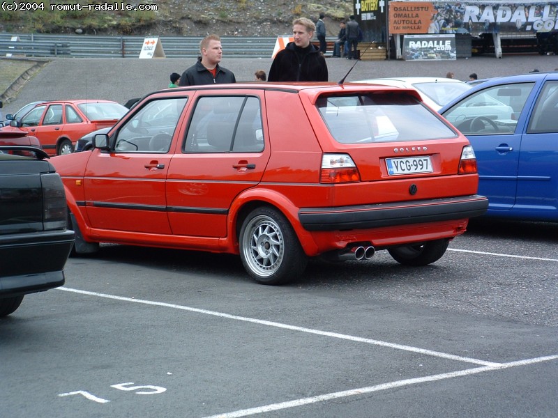 Punainen VW Golf