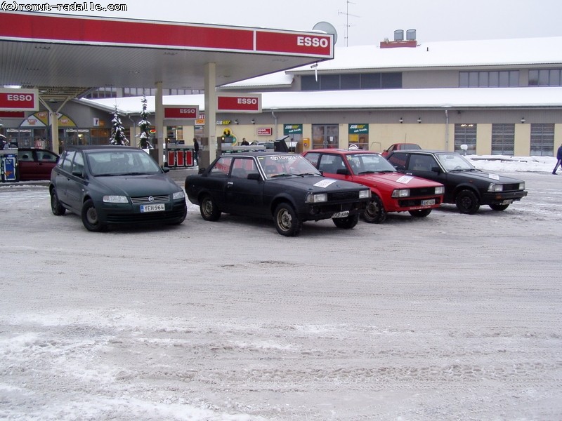 Esso myllykukko. Deksut ja huoltoauto