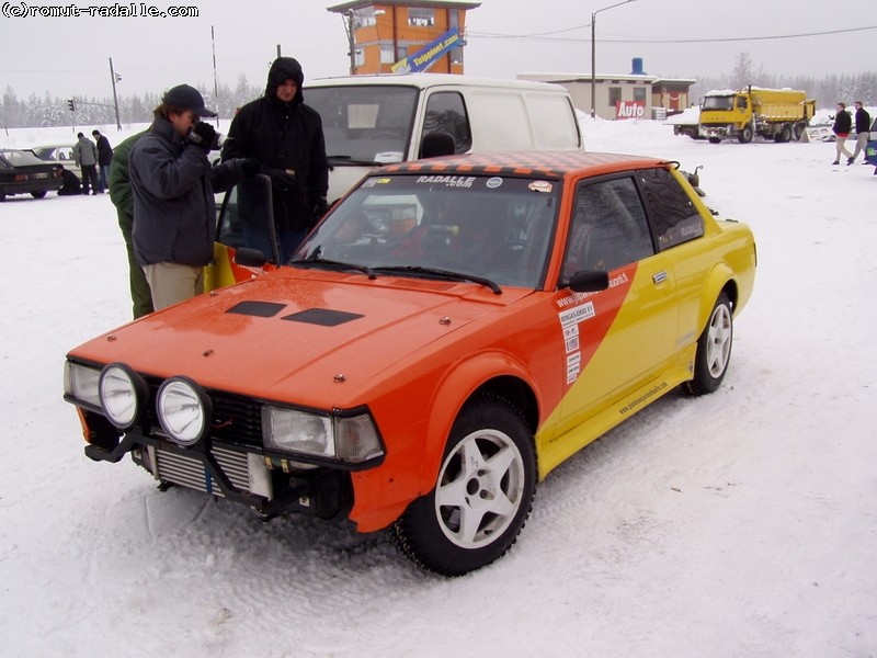 Viimeisiä huveja? (Kyyditystä polttareissa) KE70 Corolla Oranssi-Keltainen