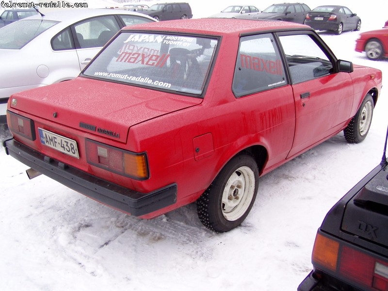 Punainen KE70 Corolla DX