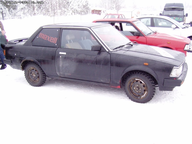 Musta KE70 Corolla piikkirenkain