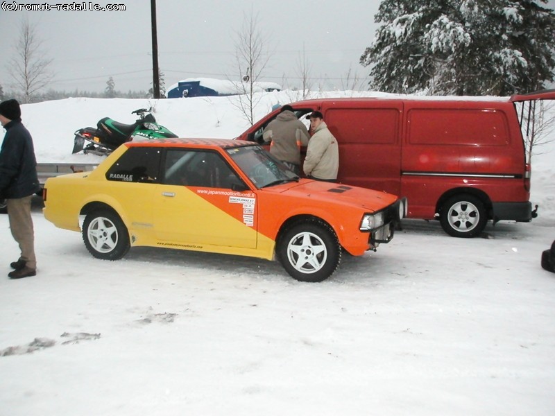 Kelta-Oranssi DX Corolla KE70
