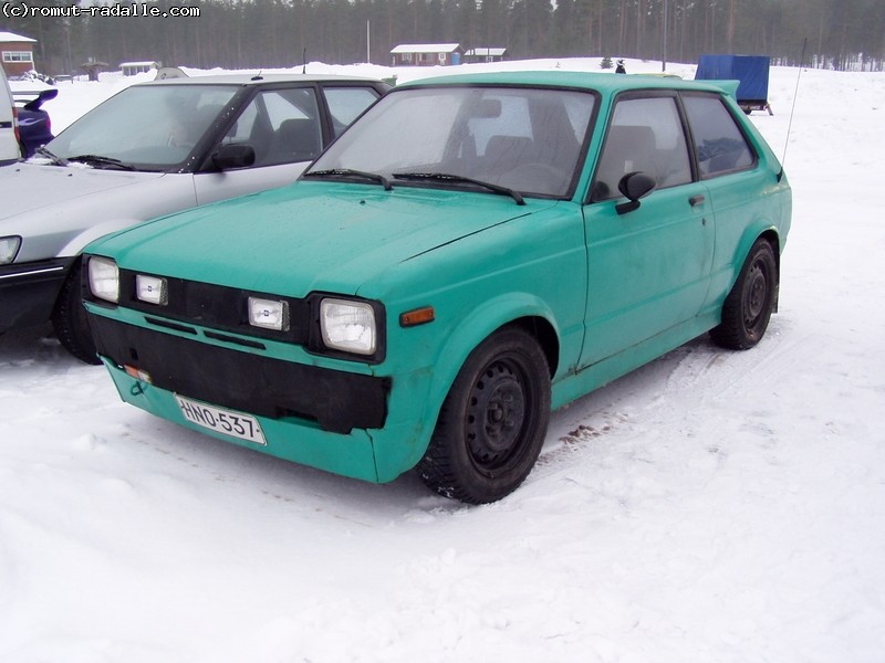 Vihreä Toyota Starlet