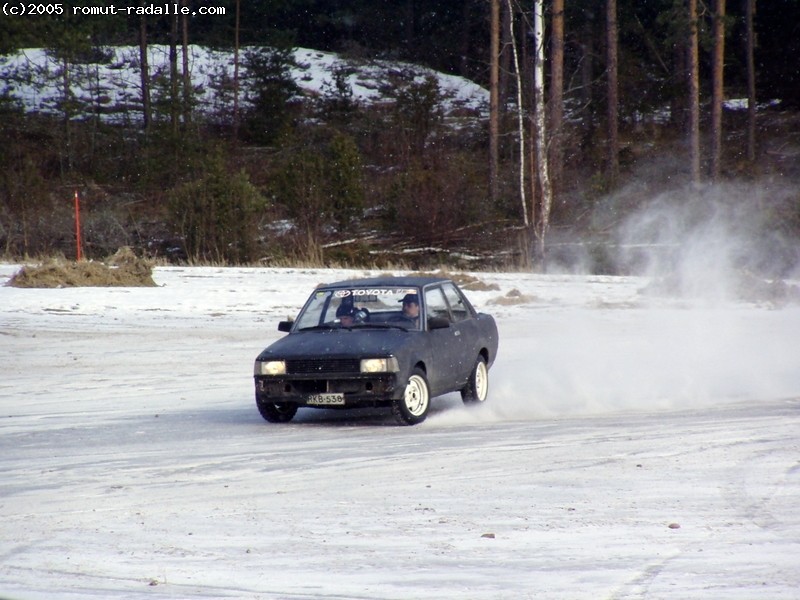 Mattamusta DX Corolla jäällä