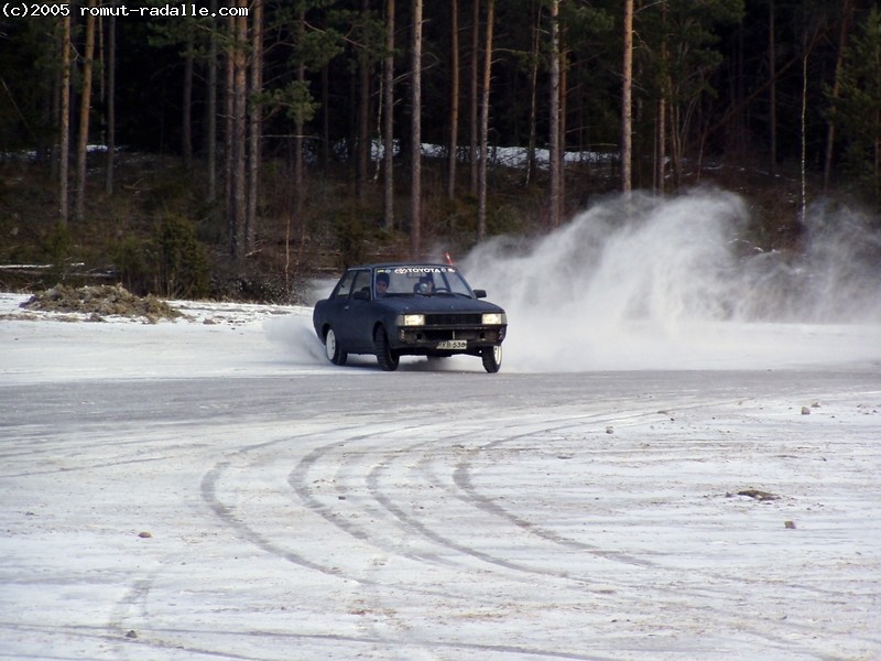 DX Corolla sladissa jäällä