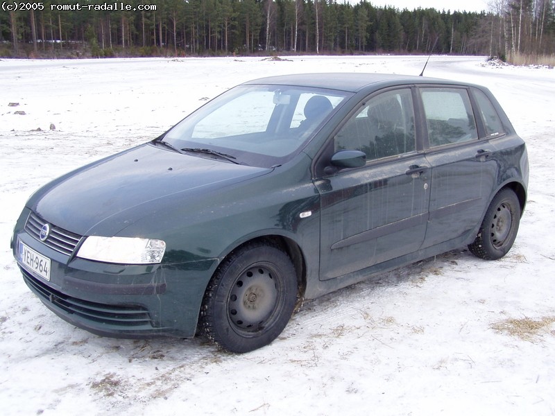 Fiat Stilo 1.6 vihreä talvella