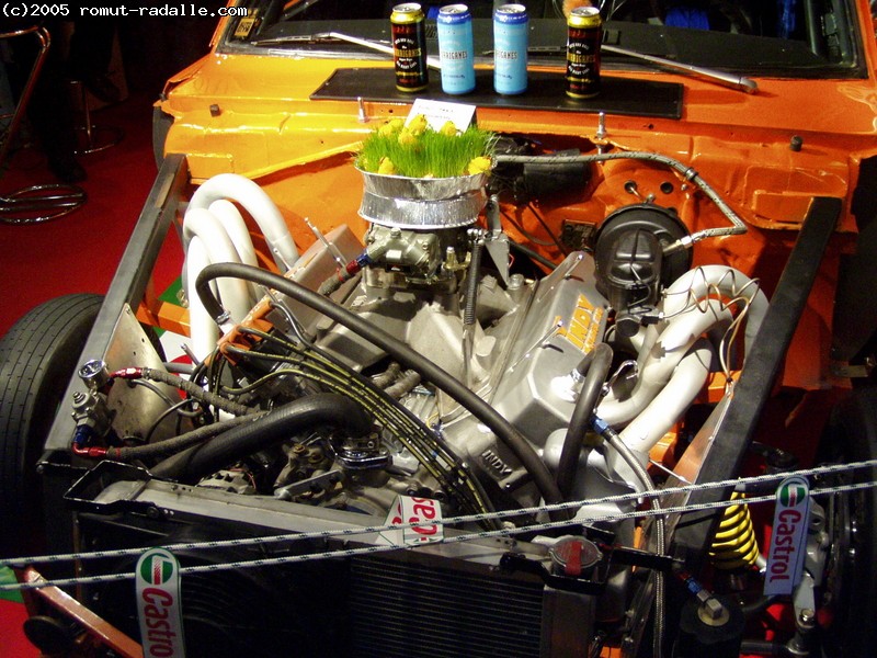V8-moottori rairuoholla