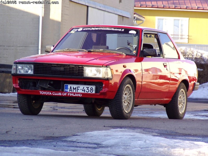 Paulin punainen Toyota Corolla DX KE70