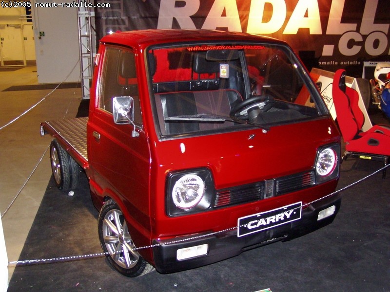 Punainen Suzuki Carry