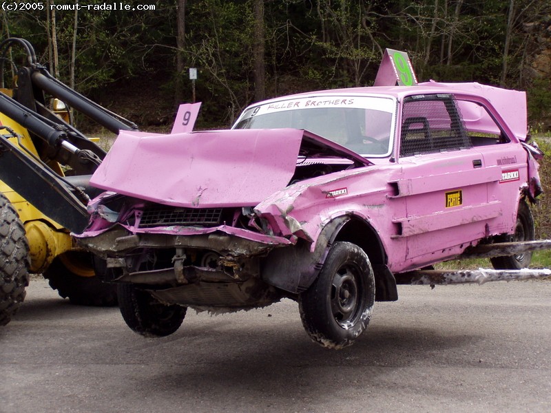 Pinkki Volvo 242