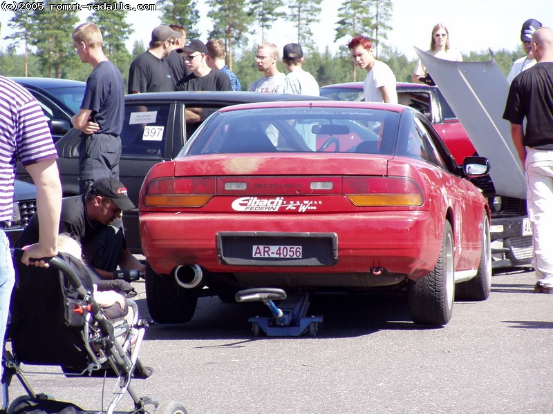 Punainen Nissan 200SX