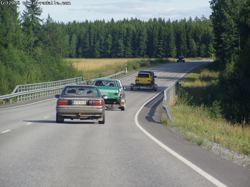 Letka kohti kotia, Escort, Starlet, Toyota Corolla