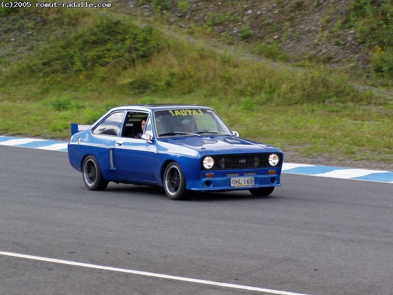 Sininen ford Escort MK2