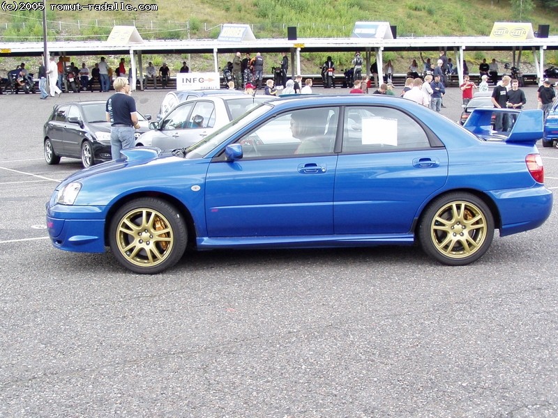 Sininen Subaru Impreza STi