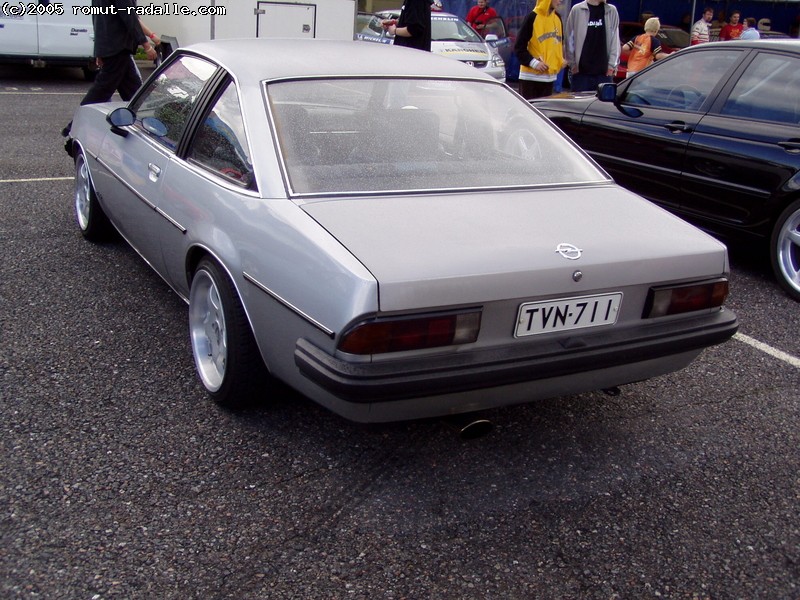 Hopeinen Opel Manta