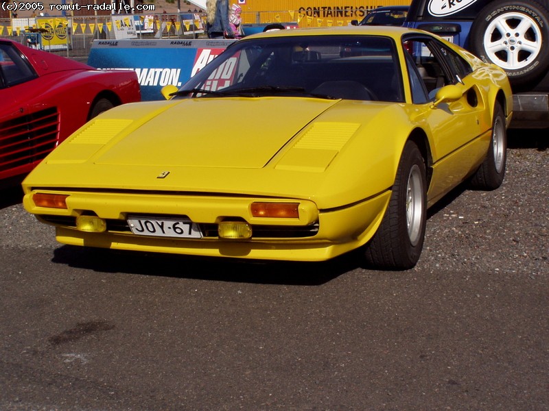 Keltainen Ferrari