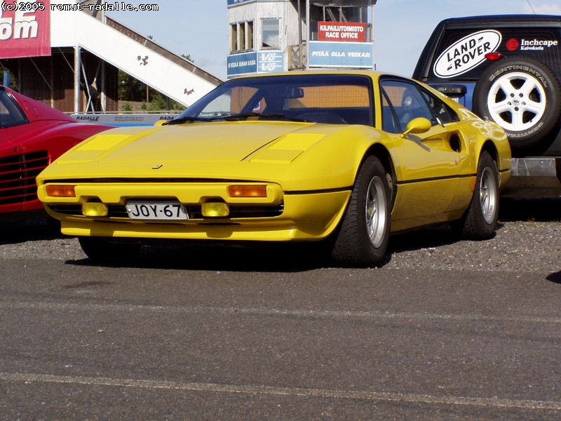 Keltainen Ferrari