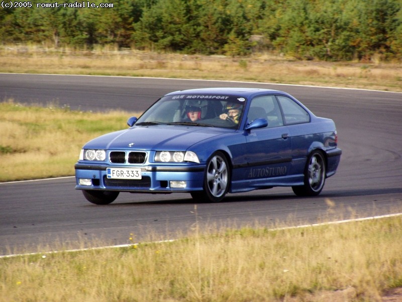 Sininen BMW M3