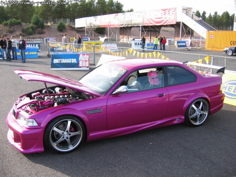 Pinkki BMW
