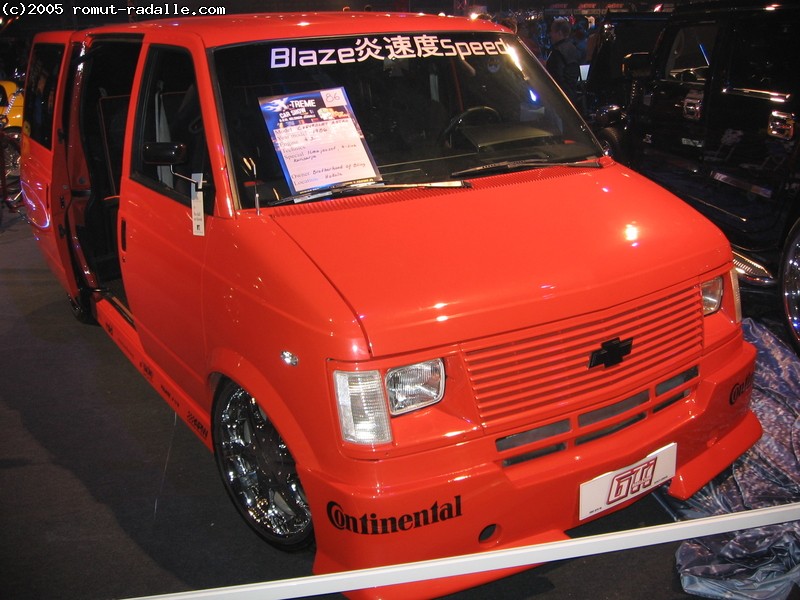 Punainen Blaze Speed Chevrolet Astro