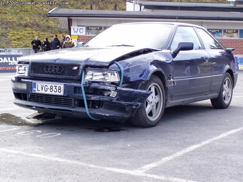 Audi RS2 keula rutussa.