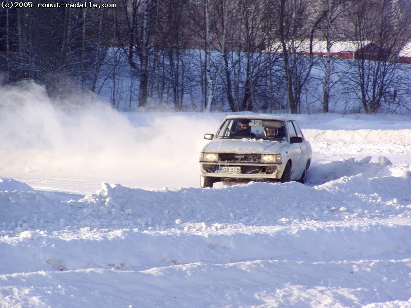 Valkoinen Toyota Corolla