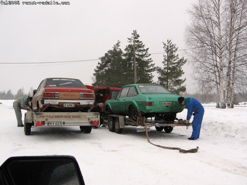 Datsun ja Escort trailereilla