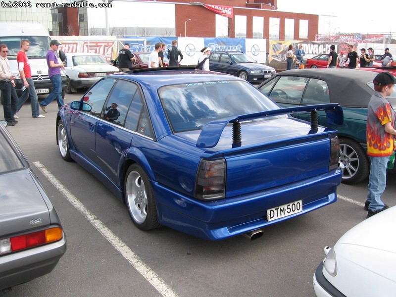 Sininen Omega DTM-500
