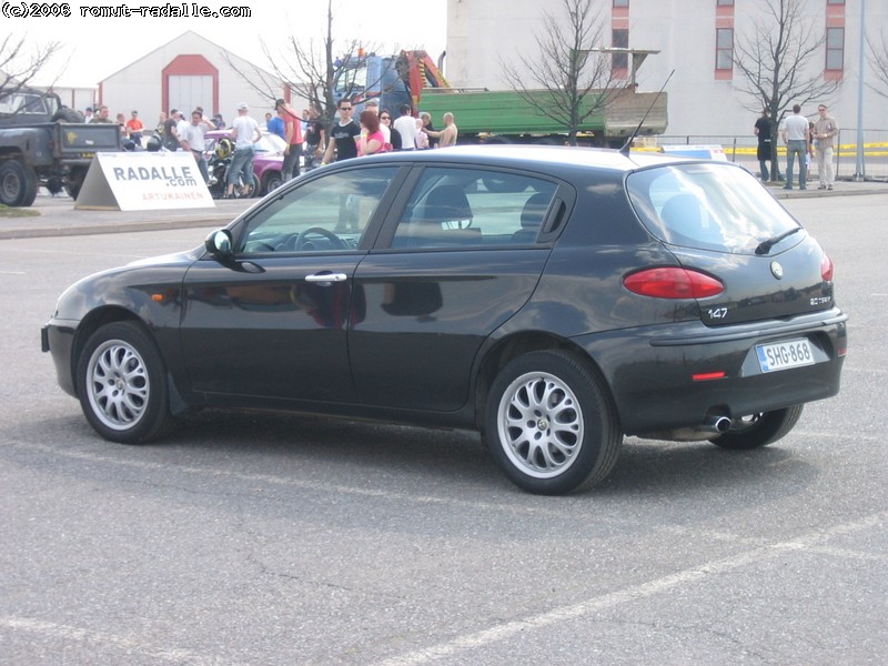 Musta Alfa Romeo 147