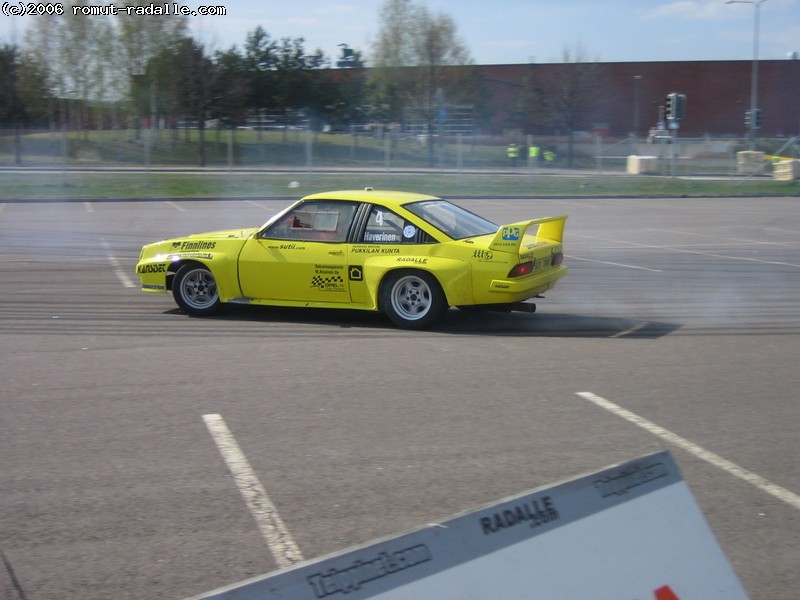 Haverisen keltainen Opel Manta