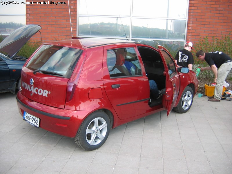 Fiat Punto Punainen Monacor